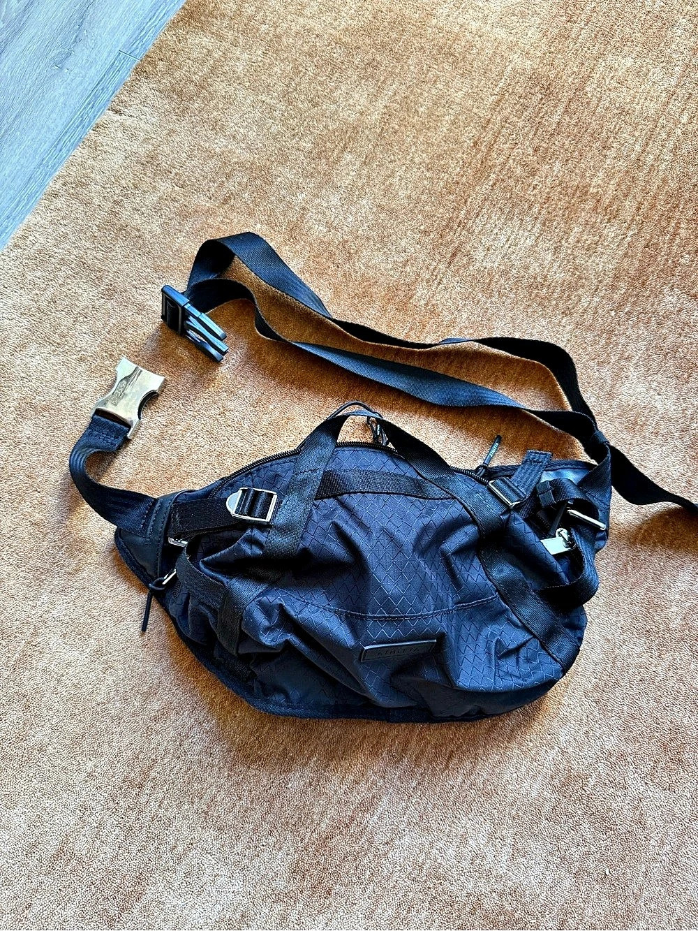 Athleta Power of She Crossbody belt Bag in Black